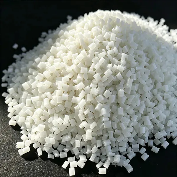 Hạt nhựa nylon PA66 biến tính gia cường sợi thủy tinh do nhà máy Juhai sản xuất - ảnh cận hạt màu đen